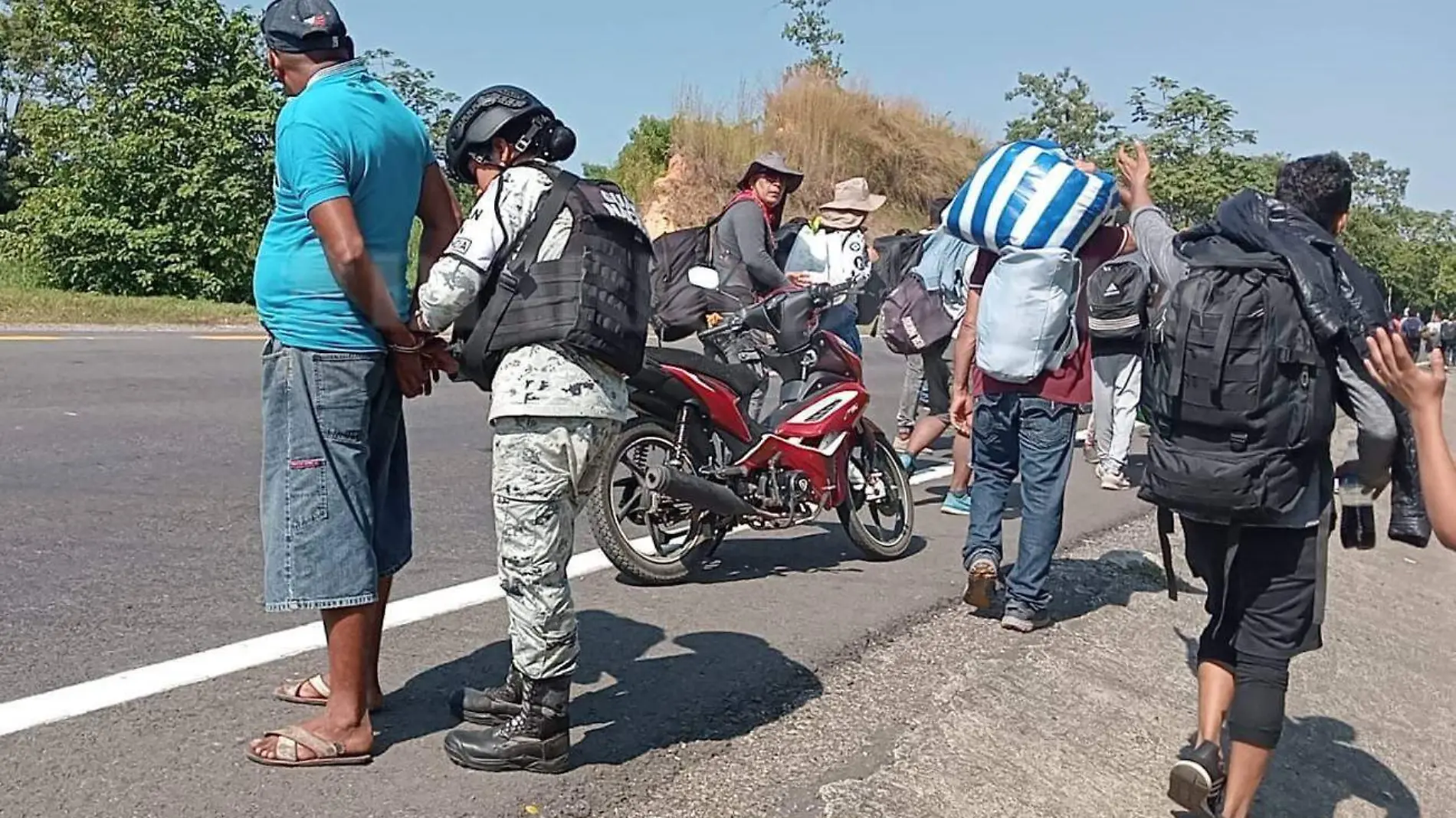 GN detiene a hombre por transportar migrante